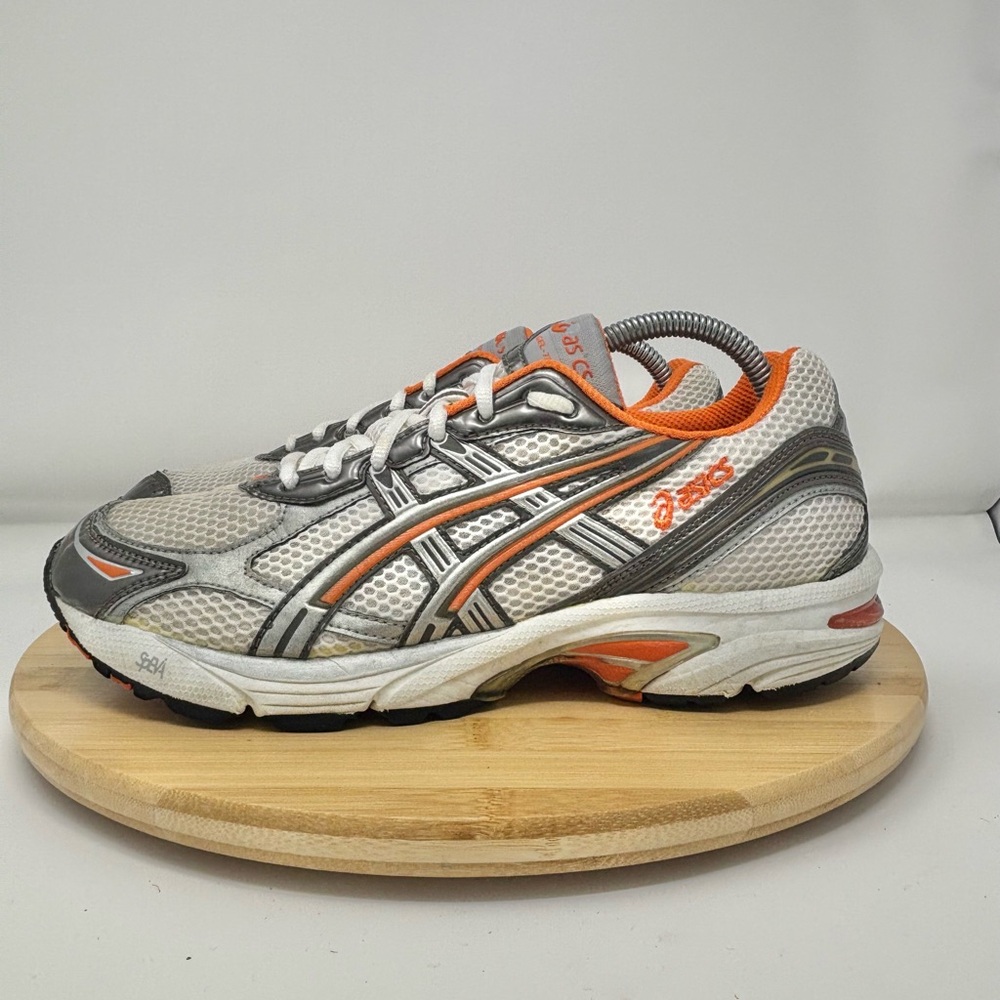 ASICS retro sneakers men’s size 9.5 orange running everyday shoes.